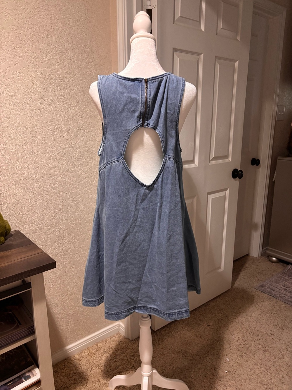 Sleeveless Light Wash Denim Dress with Back Cutout and side pockets - Picture 5 of 7